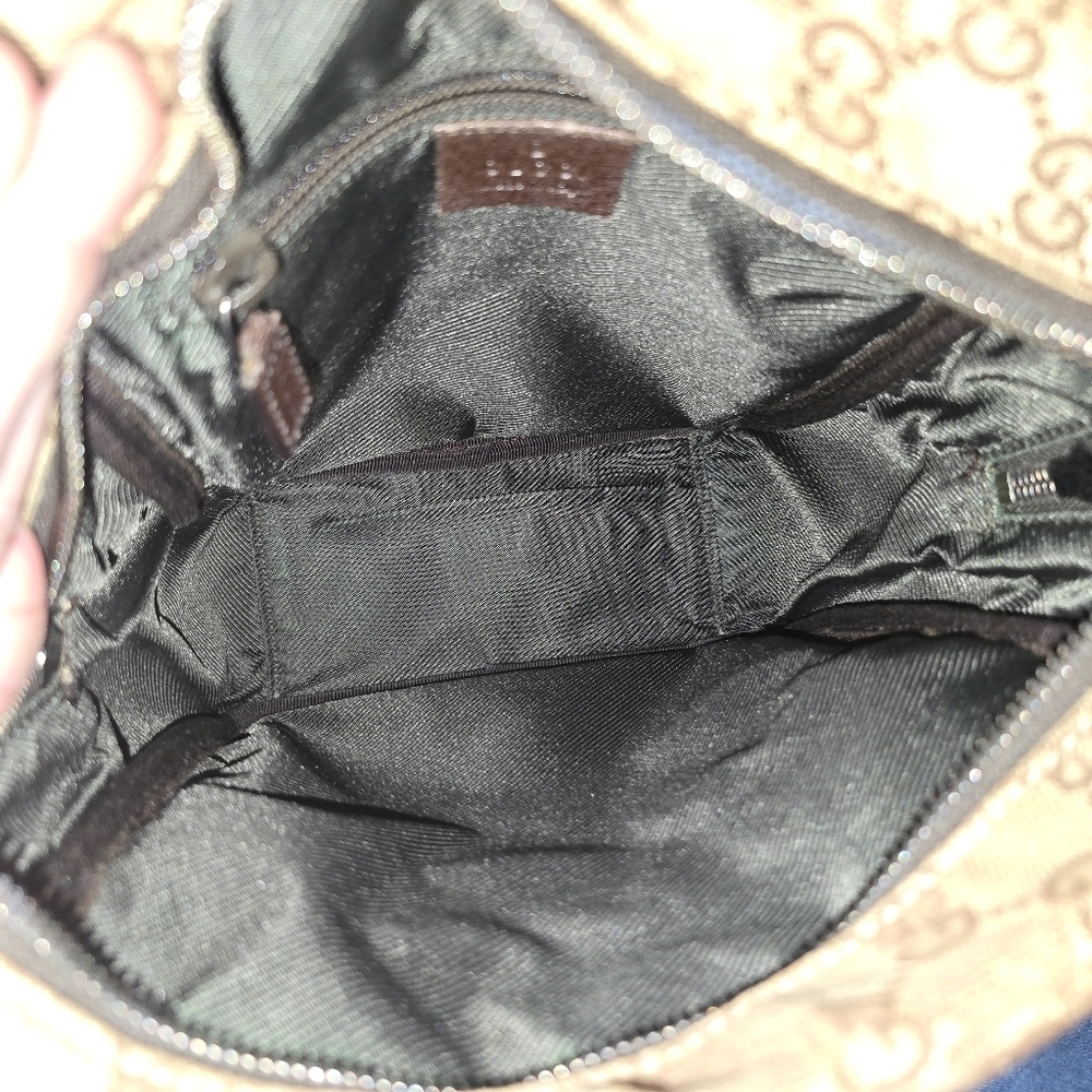 Authentic Vintage Gucci Beige Monogram Crossbody Bag - Picture 8 of 10